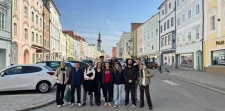 FOTO/VIDEO – Acorduri care schimbă destine: Memorabilă lecție de viață și muzică trăită de elevii Liceului „Tudor Jarda”, în Landesmusikschule Wels, Austria