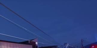 Viișoara: Un microbuz a rupt un stâlp! Două persoane au ajuns la spital