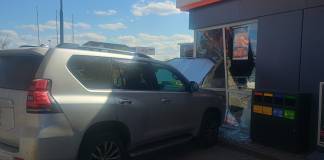 FOTO – ULTIMA ORĂ: A intrat cu mașina în Rompetrol!