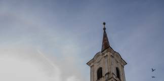 FOTO Comunitatea maghiară vrea să salveze Biserica Reformată din Sărata, monument istoric ridicat în 1835