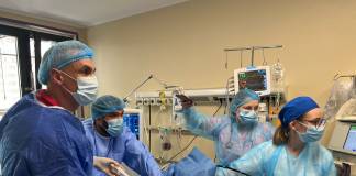 FOTO – În premieră, la Bistrița, un pacient în stare critică a fost salvat prin oxigenare extracorporală, cu un plămân artificial