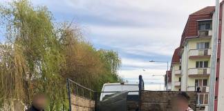 FOTO – Mesajele voastre nu rămân în „seen”: Cum au fost prinse două persoane din Sălaj ce aruncau deșeuri prin oraș