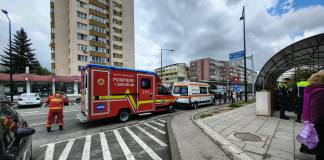BISTRIȚA: Persoană căzută pe scările rulante ale pasajului din Decebal