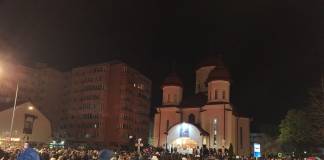 FOTO/VIDEO – Lumina Învierii la Bistrița: Mii de credincioși, în această noapte, la slujba specială de Înviere!