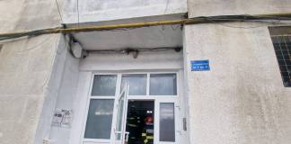 FOTO: Conductă de gaz avariată, în timpul unor lucrări, într-un apartament de pe strada Locotenent Călin!