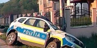 Căianu Mic: Un Duster al poliției a ajuns avariat, în șanț
