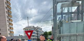 FOTO/VIDEO- ȘOC: Patru persoane blocate în lift, după ce sistemul electric al Pasajului Decebal a fost oprit de urgență în urma accidentării unei femei la scările rulante