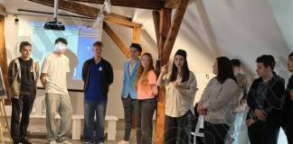 FOTO/VIDEO – Inedită expoziție surpriză, la Casa Colecțiilor din Bistrița: Cum desenează elevii Colegiului Infoel și LPS