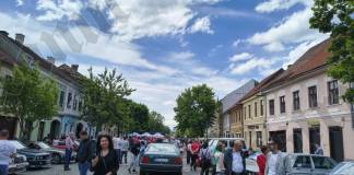 FOTO/VIDEO: Retro Parada Primăverii, la Bistrița: Povești pe patru roți, dragoste la prima vedere, decapotabile retro transformate în adevărate comori