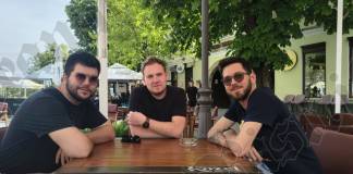 FOTO/VIDEO: La povești cu Cristian Copaciu, Andrei Mânzat și Frankie Ercsei de la Room 4 Three. Despre jazz, școală, public și figuri legendare