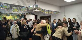 FOTO/VIDEO – Un moment unic, la Școala Gimnazială „Lucian Blaga” Bistrița: Întâlnire neobișnuită cu generația care a pus temelia școlii