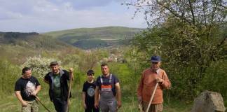 FOTO: Cimitirul evreiesc din Malin, salvat de la degradare cu sprijinul lui Philippe Lazăr, un mare cercetător francez, omagiat și de publicația Le Monde