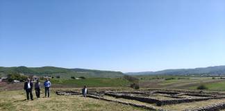 FOTO/VIDEO – O premieră, pentru patrimoniul județului: Din proprie inițiativă, Primăria Uriu a igienizat castrul roman din Ilișua: „Includerea în patrimoniul UNESCO implică interdicții și responsabilități”