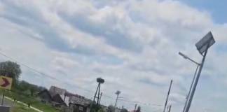 VIDEO Coloană de km pe DN17, după ce bariera de la calea ferată de la Livezile s-a stricat