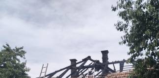 FOTO: Mobilizarea rapidă a sătenilor din Cireșoaia au prevenit distrugerea unei case de flăcări