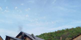 TUREAC: Incendiu la o hală cu lemne