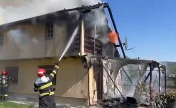 VIDEO: Casă cuprinsă de flăcări, la Unirea
