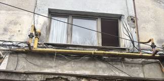 O studentă UBB – Administrație publică – sare în ajutorul locatarilor unui bloc din Decebal: ”E lipsă totală de siguranță”