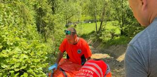 FOTO – O turistă care s-a aventurat singură pe Via Transilvanica a ajuns la spital, după ce s-a accidentat pe traseu