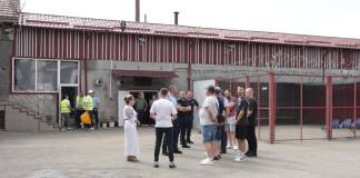 FOTO – 150 de bistrițeni, în vizită la Penitenciarul Bistrița. Informații și imagini de dincolo de ziduri, sârmă ghimpată și gratii: