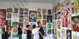 FOTO/VIDEO: Vernisaj spectaculos la Muzeu: Sute de elevi din Bistrița au recompus vibe-ul POP Art, într-o explozie de culoare și talent