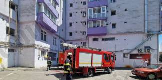 FOTO/VIDEO: Incendiu în Bistrița, la un apartament de pe Crinilor, din cauza unui frigider