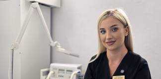 FOTO – Pași fără durere și oameni care sfințesc locul: Anca Mititean redă pacienților bucuria de a merge fără durere, la Clinica Podiatrie Bistrița