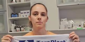 VIDEO – Inimă de campioană: Eva Kerekes donează un tricou de colecție din „Sezonul de Aur” pentru blănoșii de la Pipo Animals!