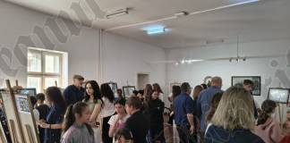 FOTO/VIDEO – Inedită expoziție a elevilor de la Centrul de Excelență: Un plus de încredere, un sfat bun primit cu sinceritate, un act de voință