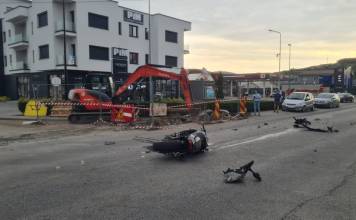 FOTO – BISTRIȚA: Accident grav, în față la Dedeman, între o mașină și o motocicletă!