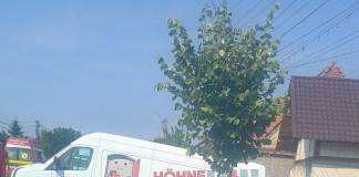 FOTO: Accident în Livezile – un autoturism a ajuns cu roțile în sus, în șanț