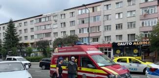 VIDEO Bătrânica de 83 de ani accidentată pe scările rulante este singurul sprijin al soțului său bolnav