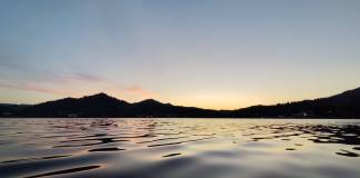 Record la Colibița – lacul a înregistrat o temperatură a apei de 26°C la suprafață
