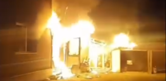 VIDEO: Devastator incendiu, azi-noapte, în Dumitra. Totul a pornit de la un cablu electric