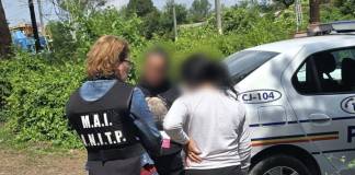 FOTO/VIDEO: Își duceau nevestele la ”produs”. Peștii prostituatelor din Gara Dej, săltați de polițiști