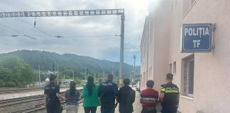 Au refuzat să plătească biletul, au agresat personalul CFR și au lovit trenul cu pietre. Poliția a trecut la rețineri!