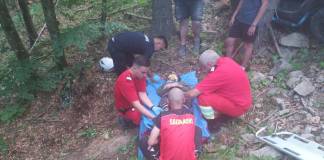 FOTO- Intervenție cu salvamontiștii, pentru salvarea unui bărbat care a avut un accident cu ATV-ul, la Colibița