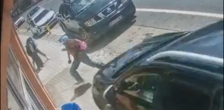 VIDEO: Momentul în care o fată de 12 ani este luată pe sus, pe trotuar, de o mașină. CARE este starea acesteia