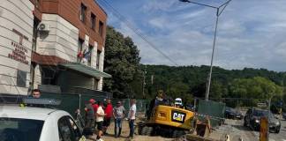 FOTO/VIDEO: Accident în fața Parchetului de pe lângă Judecătoria Bistrița-Năsăud