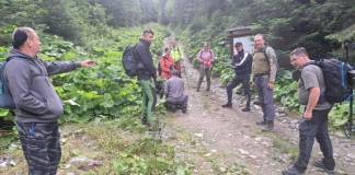 FOTO/VIDEO: Expediție inedită în Munții Rodnei, pe urmele bombardierului prăbușit aici, în 1944. Descoperiri care pot elucida identitatea misteriosului pasager civil