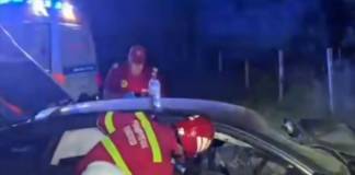 VIDEO Accident la Tiha Bârgăului : o persoană a rămas blocată între fiarele mașinii