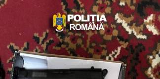 FOTO/VIDEO: Euro falși și arme descoperite la percheziții în Petru-Rareș