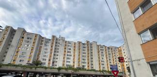 VIDEO – Licitațiile la parcări au crescut prețul abonamentelor și de 10 ori. Locatarii de pe Năsăudului: „Ar trebui să avem locul disponibil 24 din 24 de ore”