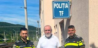 Oamenii potriviți, la locul potrivit: Doi polițiștii au salvat viața unui bărbat care s-a prăbușit într-o toaletă publică