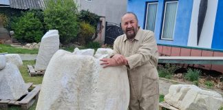 MINUNAT! Sîngeorz-Băi va avea un muzeu în aer liber: zeci de sculpturi realizate de marii artiști ai României, readuse la viață de Maxim Dumitraș