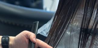 Pensula se învață, siguranța se construiește: Cum se leagă cursurile de machiaj, hairstyle și manichiură de dezvoltarea personală