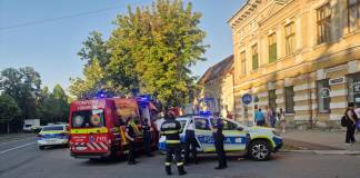 FOTO: Accident în sensul giratoriu de la Cap de Bou. O mașină a ajuns cu roțile în sus