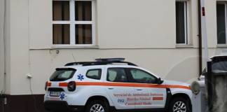 Ambulanță pentru intervenții la domiciliu implicată într-un accident rutier