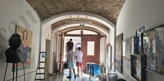 FOTO – 11 elevi din Chișinău au învățat alături de elevii Liceului „Corneliu Baba” cum se restaurează corect patrimoniul