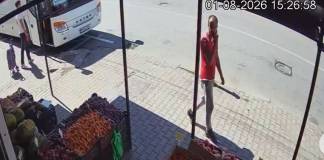 VIDEO: Magazin de fructe și legume din Bistrița, „furat” de două ori, în aceeași zi. „Vigilența comunității și intervenția rapidă dau rezultate”